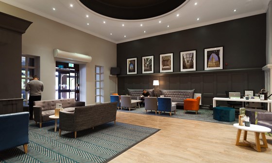 Commercial building Specialist: Hotel renovation 